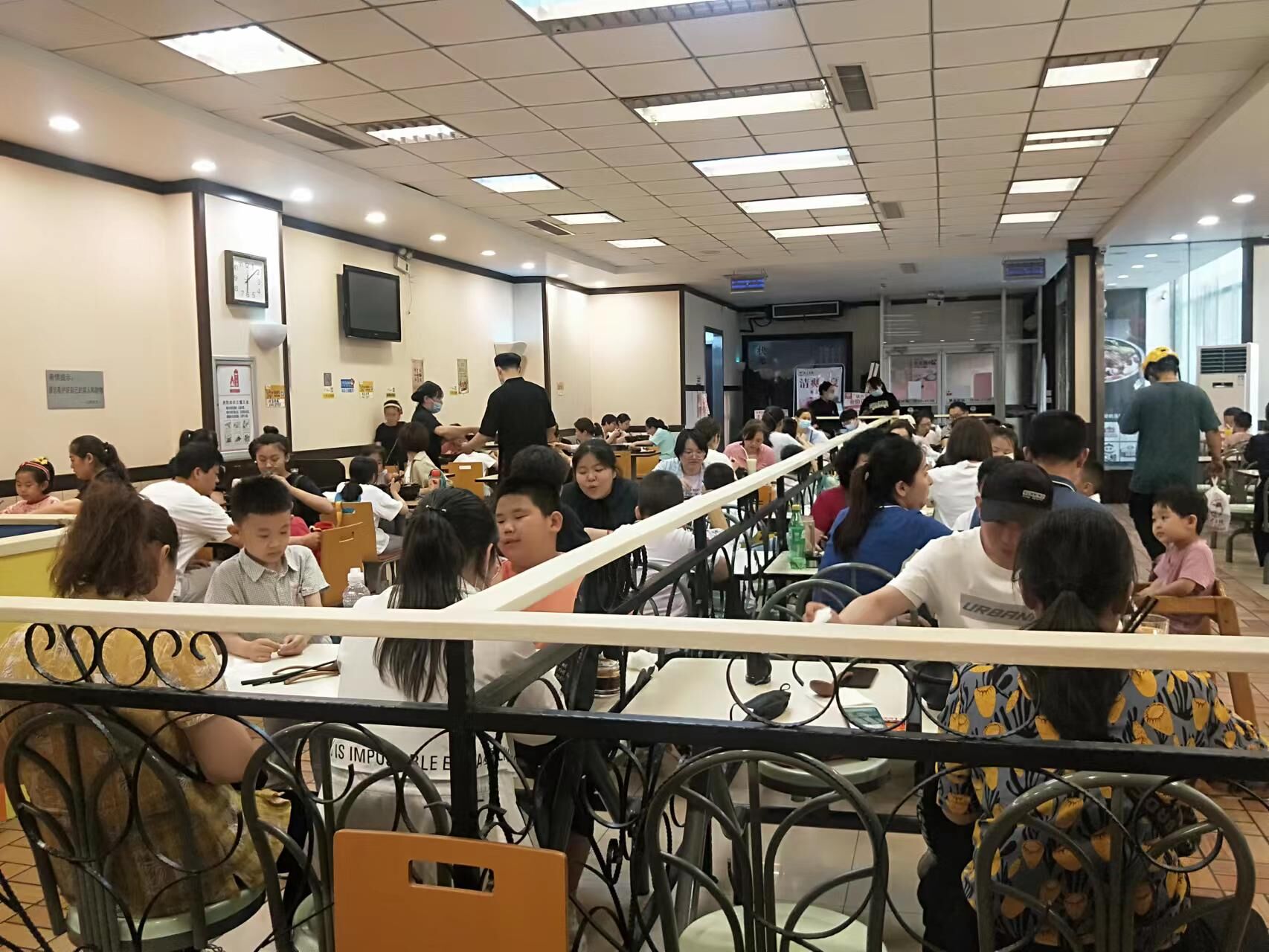 公司擁有強大的研發(fā)中心， 配有專業(yè)研發(fā)工程師，研發(fā)中心擁有完備的人才結(jié)構(gòu)，并本著企業(yè)標準高于國家標準的原則，為公司產(chǎn)品、客戶定制產(chǎn)品的研發(fā)保駕護航。產(chǎn)品質(zhì)咨詢線：0537-3630366